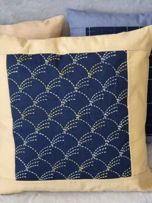 Housse de coussin VENT chambray brodée main